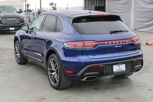 Night Blue Metallic 2022 Porsche Macan Macan