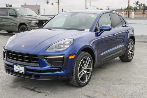 Night Blue Metallic 2022 Porsche Macan Macan