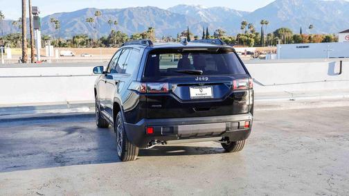 2026 Jeep Cherokee Laredo 4x4