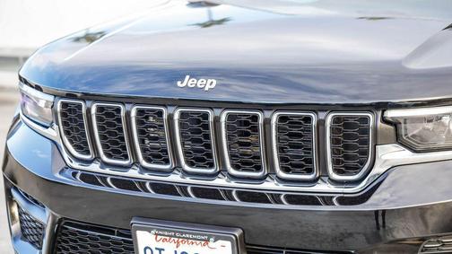 2025 Jeep Grand Cherokee Laredo
