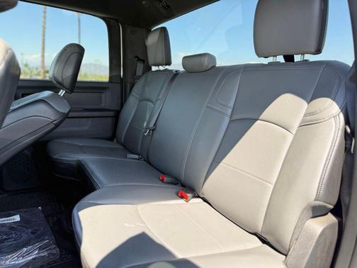 2024 RAM 2500 Tradesman Crew Cab 4x4 8' Box
