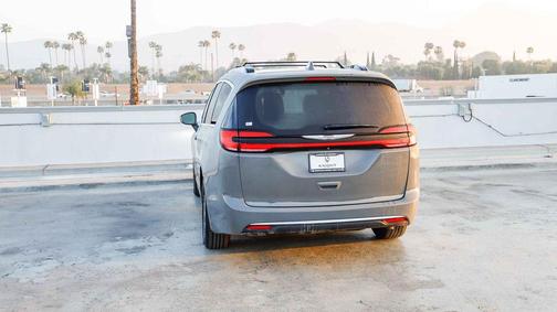 Ceramic Gray Clearcoat 2022 Chrysler Pacifica Touring L