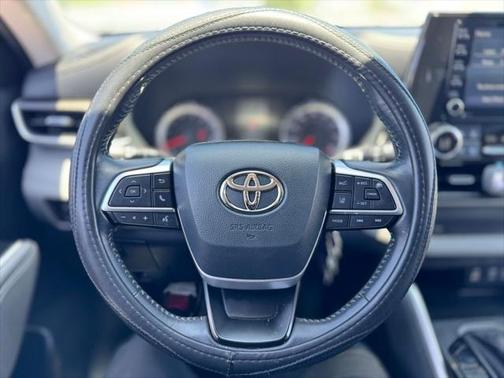 2022 Toyota Highlander L