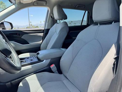2022 Toyota Highlander L