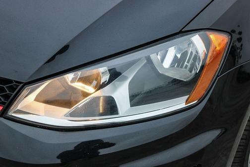 Deep Black Pearl 2016 Volkswagen Golf GTI 2.0T S 4-Door