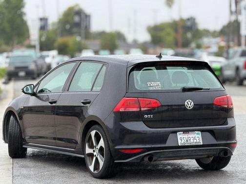 Deep Black Pearl 2016 Volkswagen Golf GTI 2.0T S 4-Door