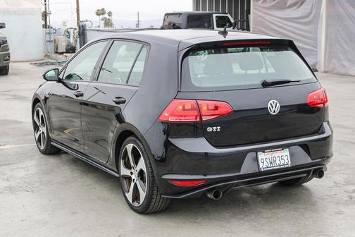 Deep Black Pearl 2016 Volkswagen Golf GTI 2.0T S 4-Door