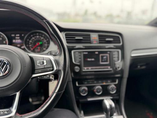 Deep Black Pearl 2016 Volkswagen Golf GTI 2.0T S 4-Door