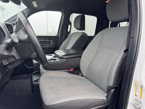 2024 RAM 3500 Big Horn Crew Cab 4x4 8' Box