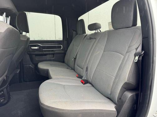 2024 RAM 3500 Big Horn Crew Cab 4x4 8' Box