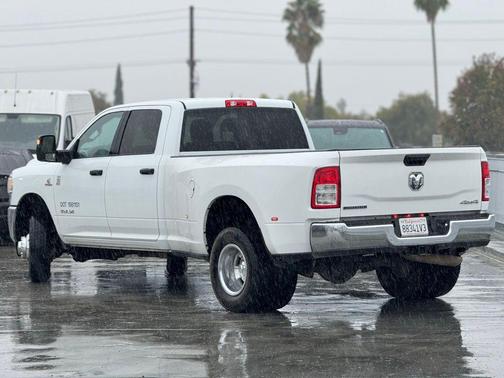 2024 RAM 3500 Big Horn Crew Cab 4x4 8' Box