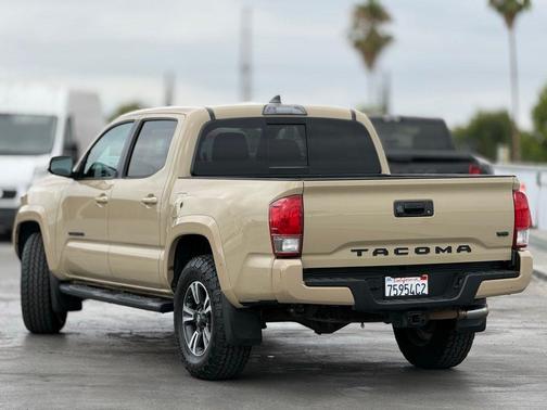 2017 Toyota Tacoma TRD Sport