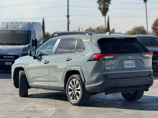 2020 Toyota RAV4 XLE Premium