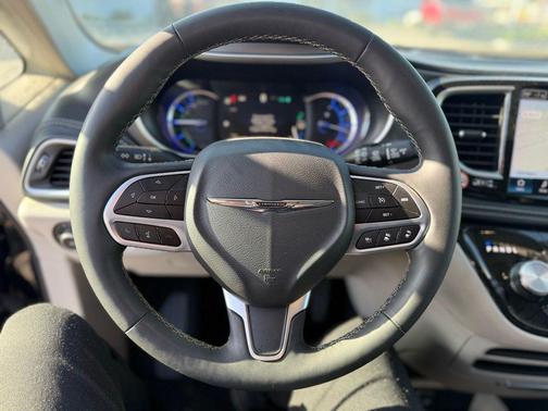 2024 Chrysler Pacifica Hybrid Select