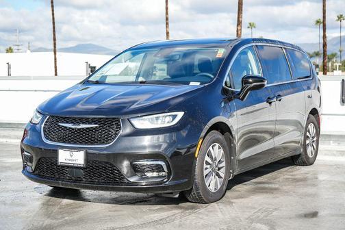 2024 Chrysler Pacifica Hybrid Select