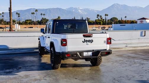 2026 Jeep Gladiator Willys 4x4