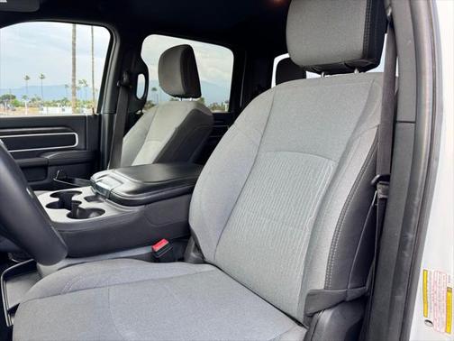 2024 RAM 3500 Big Horn Crew Cab 4x4 8' Box