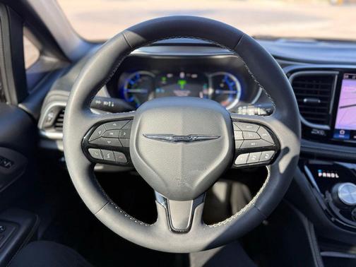 2022 Chrysler Pacifica Hybrid Limited