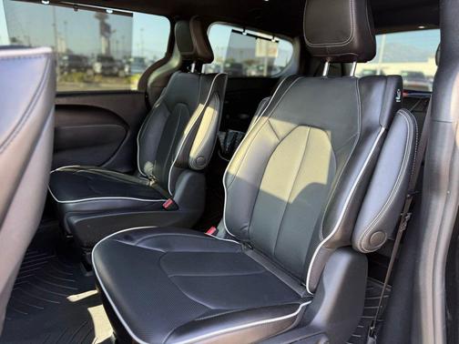 2022 Chrysler Pacifica Hybrid Limited