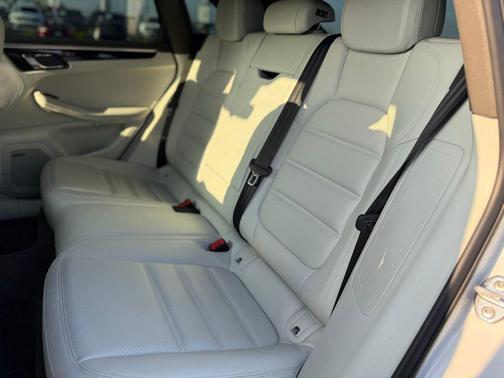 2019 Porsche Macan Base