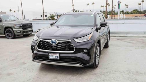 Midnight Black Metallic 2023 Toyota Highlander Hybrid Platinum