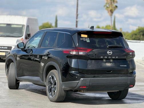 2024 Nissan Rogue SV