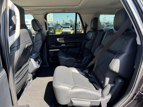 AGATE BLACK METALLIC 2025 Ford Expedition Platinum