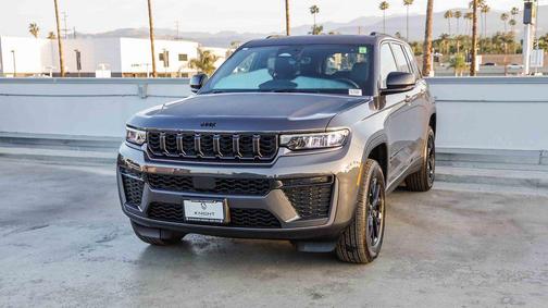 Baltic Gray Metallic Clearcoat 2026 Jeep Grand Cherokee Altitude