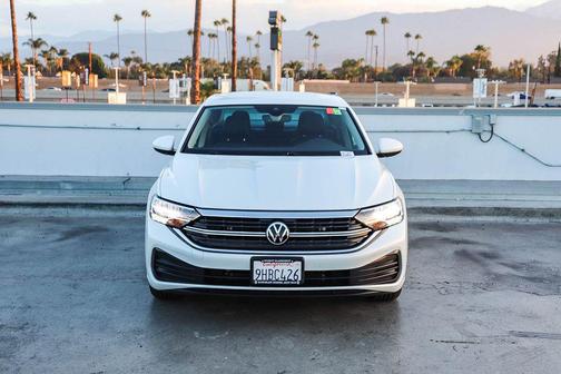 Opal White Pearl 2023 Volkswagen Jetta 1.5T SE