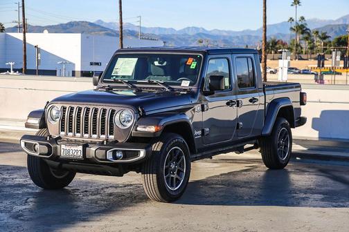 2023 Jeep Gladiator Overland
