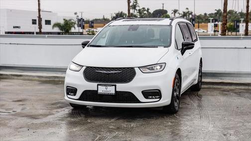 2025 Chrysler Pacifica Hybrid Premium S Appearance Pkg