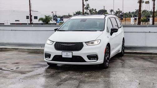 2025 Chrysler Pacifica Hybrid Premium S Appearance Pkg