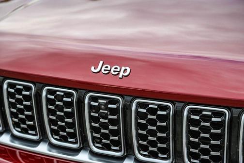 2023 Jeep Grand Cherokee Summit