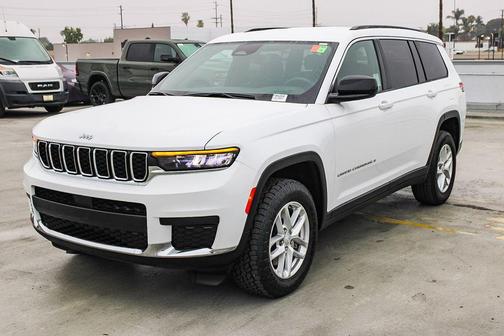 Bright White Clearcoat 2024 Jeep Grand Cherokee L Laredo