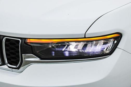 Bright White Clearcoat 2024 Jeep Grand Cherokee L Laredo