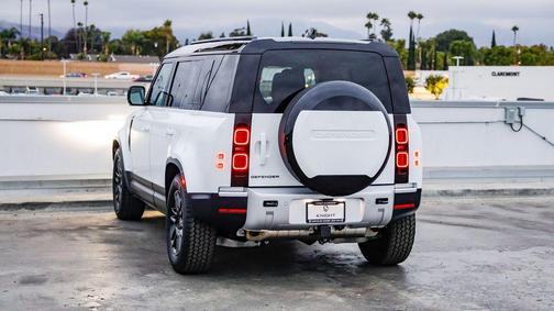 2025 Land Rover Defender 110 P300