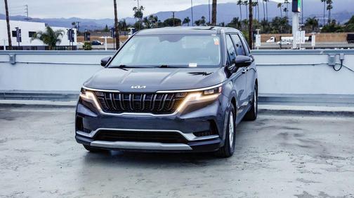 2024 Kia Carnival LX