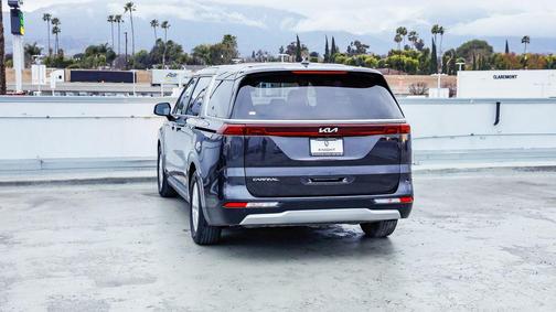 2024 Kia Carnival LX