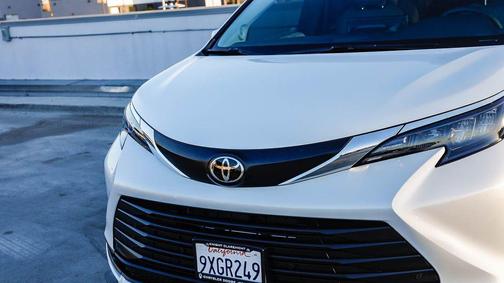 Wind Chill Pearl 2026 Toyota Sienna XLE