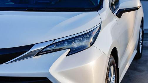 Wind Chill Pearl 2026 Toyota Sienna XLE