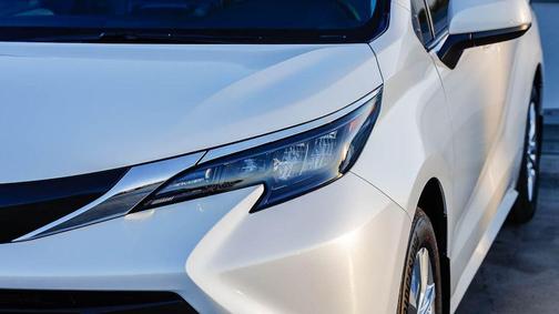 Wind Chill Pearl 2026 Toyota Sienna XLE