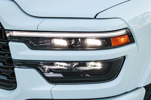 Bright White Clearcoat 2026 RAM 3500 Limited Crew Cab 4x4 8' Box