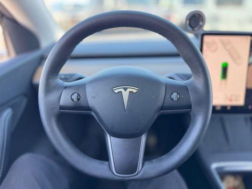 2022 Tesla Model Y Long Range Dual Motor All-Wheel Drive