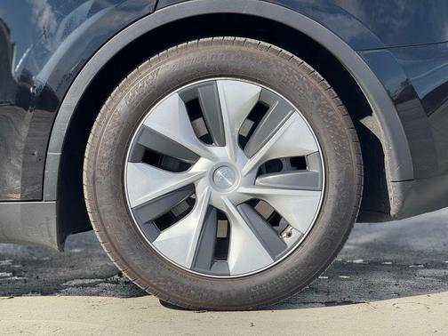 2024 Tesla Model Y Long Range Dual Motor All-Wheel Drive