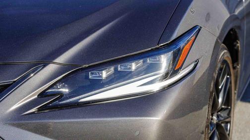 2024 Lexus ES 300h F SPORT Handling