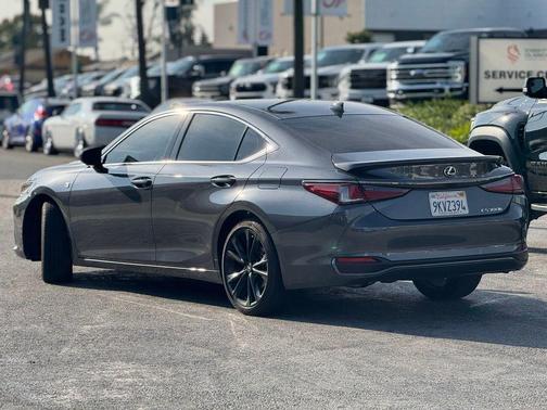 2024 Lexus ES 300h F SPORT Handling