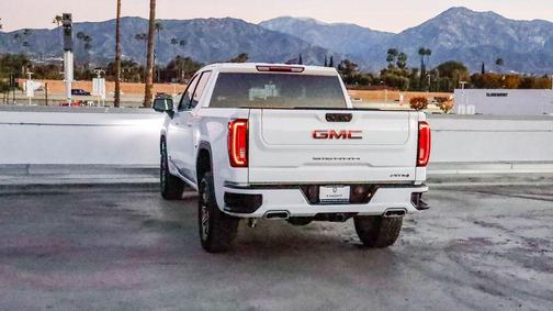 2025 GMC Sierra 1500 AT4