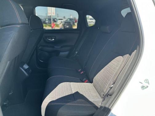 Platinum White 2024 Honda HR-V Sport