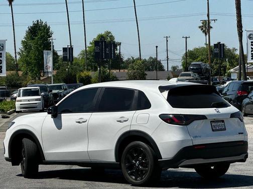 Platinum White 2024 Honda HR-V Sport