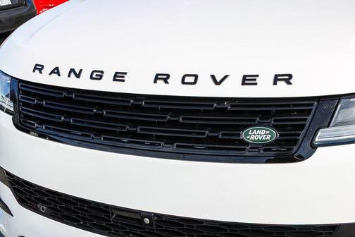 Fuji White 2025 Land Rover Range Rover Sport SE